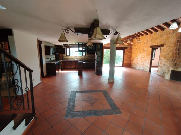 RIONEGRO LLANOGRANDE: casa campestre de 550 m2 con un terreno de 3.965 m² completamente planos y rodeados de jardín🌱🪴 - Image 15