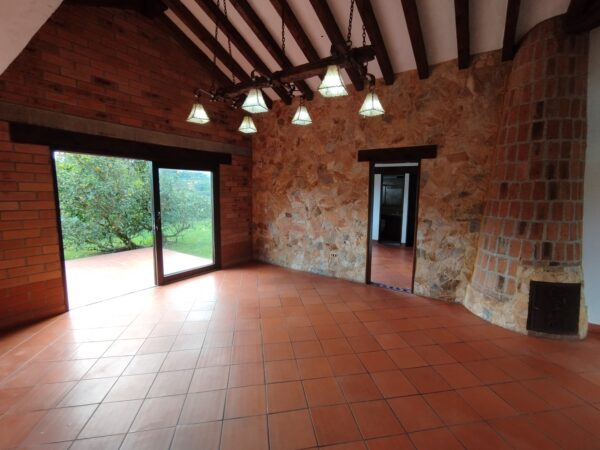 RIONEGRO LLANOGRANDE: casa campestre de 550 m2 con un terreno de 3.965 m² completamente planos y rodeados de jardín🌱🪴 - Image 18