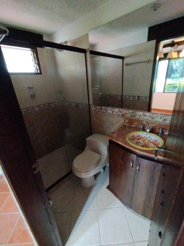 RIONEGRO LLANOGRANDE: casa campestre de 550 m2 con un terreno de 3.965 m² completamente planos y rodeados de jardín🌱🪴 - Image 23