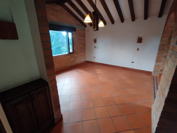 RIONEGRO LLANOGRANDE: casa campestre de 550 m2 con un terreno de 3.965 m² completamente planos y rodeados de jardín🌱🪴 - Image 26
