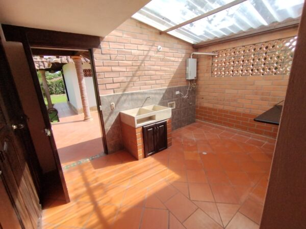 RIONEGRO LLANOGRANDE: casa campestre de 550 m2 con un terreno de 3.965 m² completamente planos y rodeados de jardín🌱🪴 - Image 35