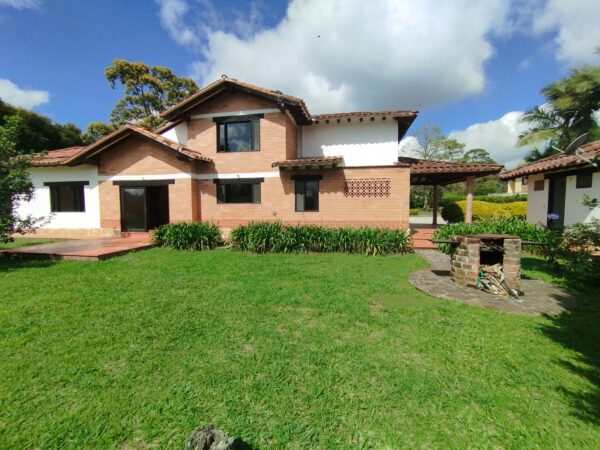 RIONEGRO LLANOGRANDE: casa campestre de 550 m2 con un terreno de 3.965 m² completamente planos y rodeados de jardín🌱🪴 - Image 33