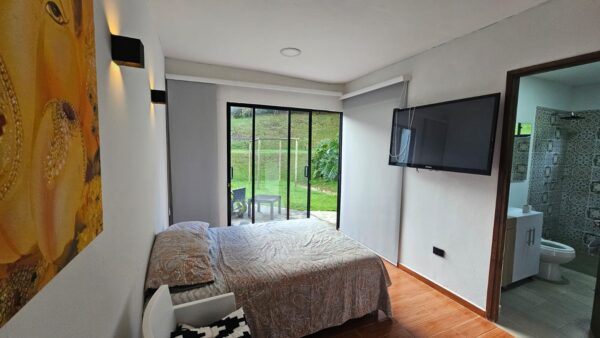 RIONEGRO VARIANTE AL AEROPUERTO: Casa moderna de 220 m² y un lote de 3.000 m² en parcelación con vigilancia 24/7 - Image 19