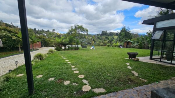 RIONEGRO VARIANTE AL AEROPUERTO: Casa moderna de 220 m² y un lote de 3.000 m² en parcelación con vigilancia 24/7 - Image 8