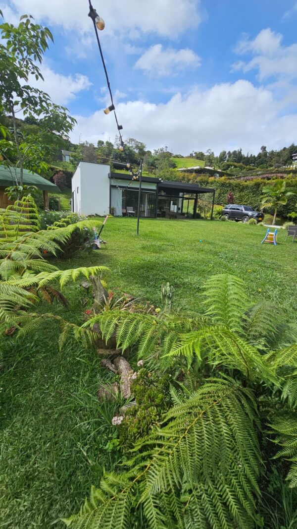 RIONEGRO VARIANTE AL AEROPUERTO: Casa moderna de 220 m² y un lote de 3.000 m² en parcelación con vigilancia 24/7 - Image 10