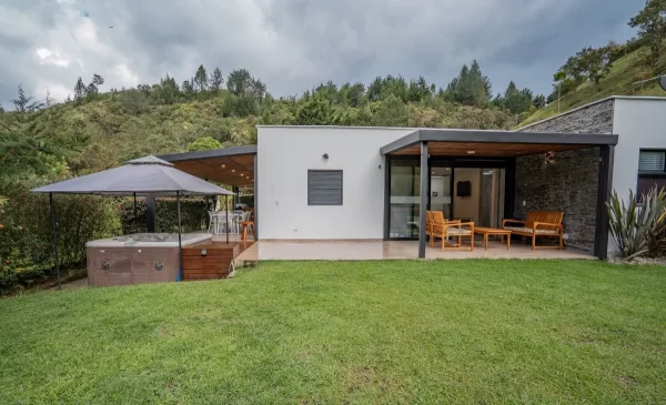 ARRIENDA O VENDE EL RETIRO PORTENTO: casa amoblada con casa de 192 m2 lote de 12.000 m2 y seguridad 24h👂el sonido de la quebrada es espectacular