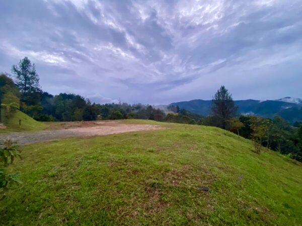 EL RETIRO: Lote en exclusiva parcelación con vista espectacular en zona central y posibilidad de Subdivisión - Image 5