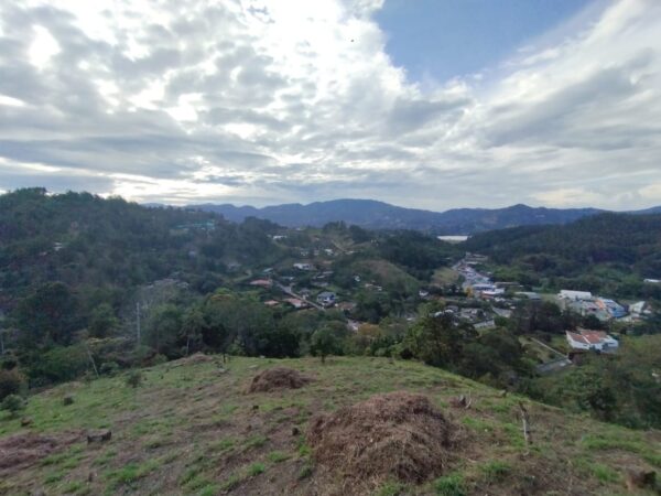 EL RETIRO DON DIEGO: lote de 11.100 m² en parcela privada con vista panorámica hacia La Represa de La Fé. - Image 9