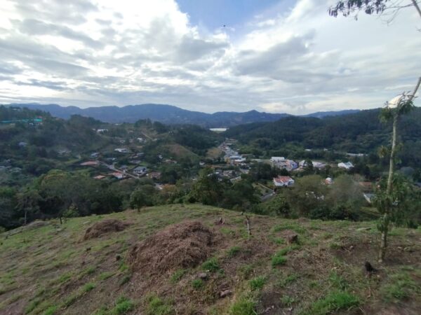 EL RETIRO DON DIEGO: lote de 11.100 m² en parcela privada con vista panorámica hacia La Represa de La Fé. - Image 7