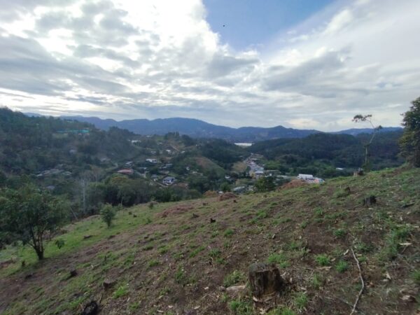 EL RETIRO DON DIEGO: lote de 11.100 m² en parcela privada con vista panorámica hacia La Represa de La Fé.