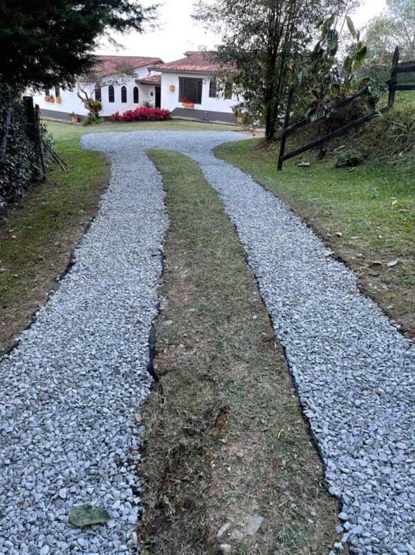 EL RETIRO: finca en parcelación sector La Guija, un lugar cercano para desconectarse a 10 minutos del casco urbano - Image 24